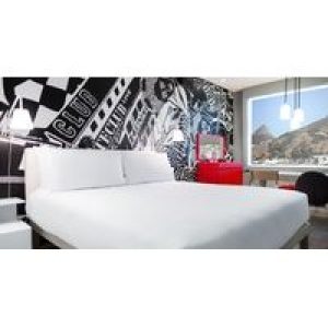 Radisson RED Hotel V&A Waterfront, Cape Town