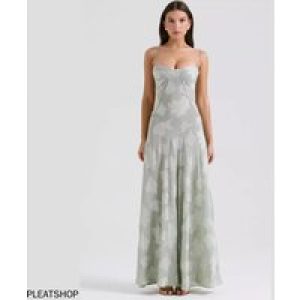 Sexy Sleeveless Halter Dress Women’s Chiffon Embroidered Square Lead Dance Evening Dress